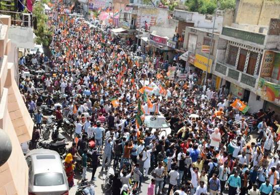 बाड़मेर में बीजेपी के सनी देओल का पहला रोड शो, सड़क पर भीड़ ही भीड़