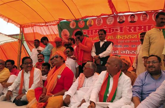 नहीं ये फिल्म सेट नहीं, गोरखपुर में रवि किशन के नामांकन की तैयारी है