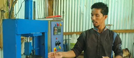 यूट्यूब से सीखा डिस्पोजेबल प्लेट्स बनाना, खोली खुद की कंपनी