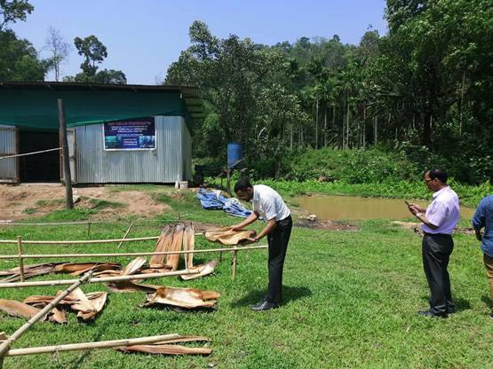 यूट्यूब से सीखा डिस्पोजेबल प्लेट्स बनाना, खोली खुद की कंपनी