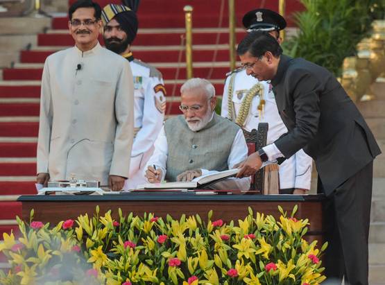 15 तस्वीरों में देखें पीएम मोदी के शपथ समारोह के बेस्ट मोमेंट