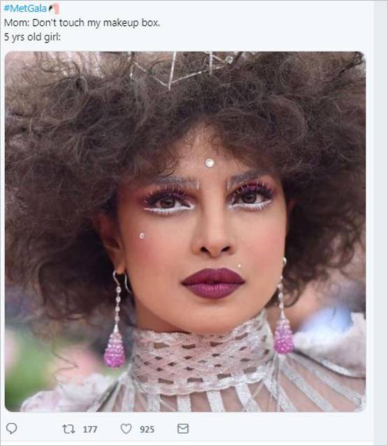 Funny: केटी पेरी की लाइट वाली ड्रेस, केजरीवाल ने यूं काट दी बिजली