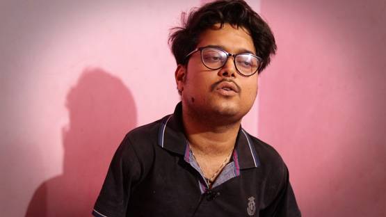 पैर से लिखकर 81% लाने वाली निष्ठा के आगे फीके हैं CBSE टॉपर्स