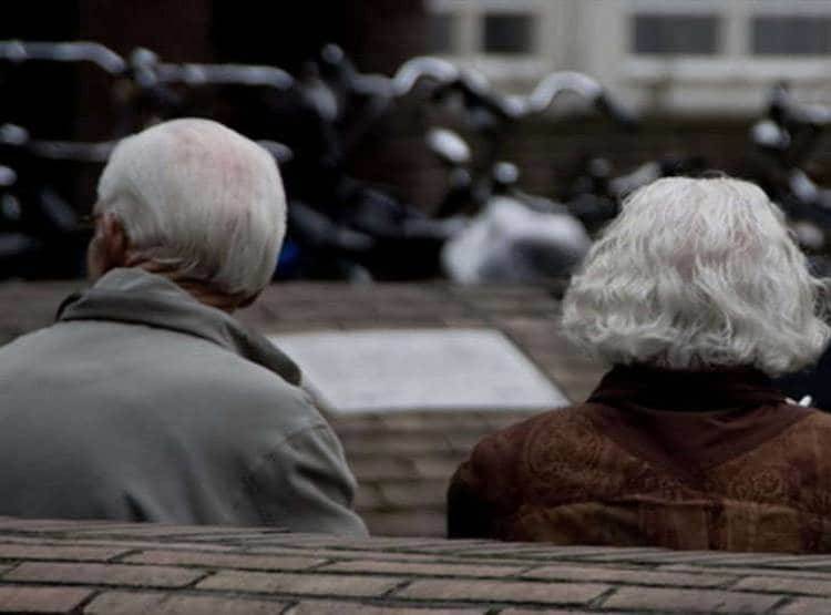 बुढ़ापे का सहारा है सरकार की ये स्‍कीम, 50 रुपये निवेश में भी फायदा