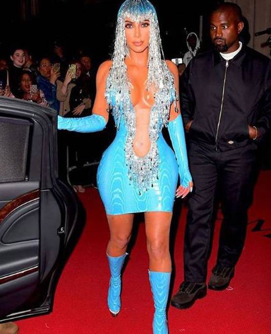 स‍िल्वर हेयर, मिनी ड्रेस, ऐसा था मेट गाला आफ्टर पार्टी में किम का लुक