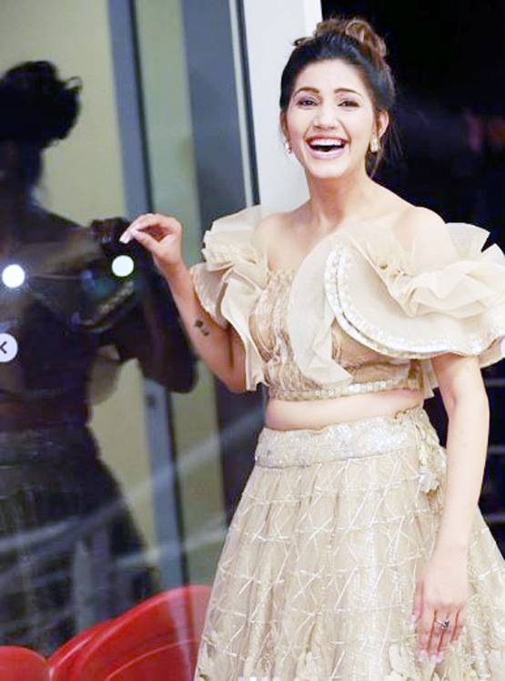 देसी क्वीन सपना का मॉर्डन लुक, टैटू फ्लॉन्ट करते हुए दिया पोज