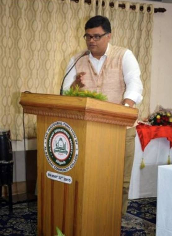 IAS की नौकरी छोड़, इन 5 लोगों ने शुरू किया खुद का बिजनेस