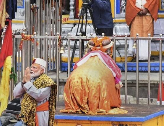 स्लेटी चोगा, पहाड़ी टोपी, कमर पर केसरिया गमछा, केदारनाथ में यूं दिखे मोदी