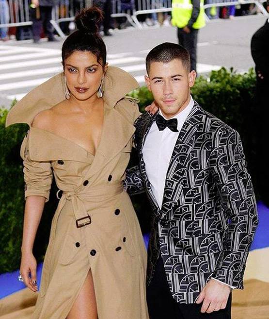 मेट गाला 2019 में फिर जलवे बिखेरेंगी दीपिका-प्रियंका, देखें पुराने Looks