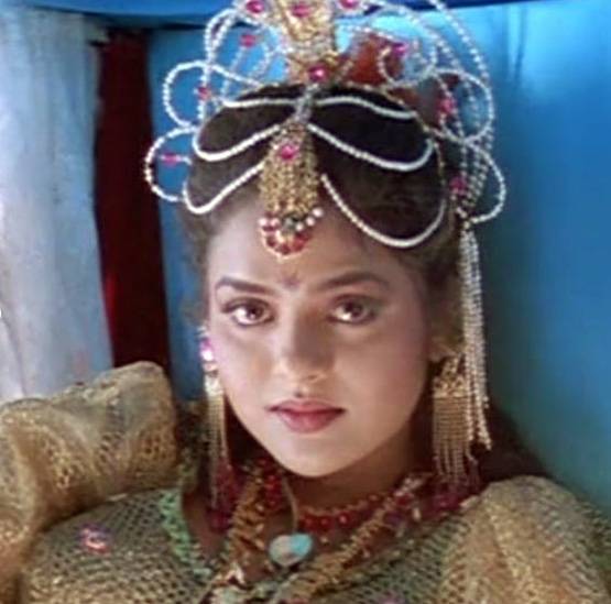 अब ऐसी दिखती हैं रोजा फेम मधु, 8 साल बाद करेंगी बॉलीवुड कमबैक