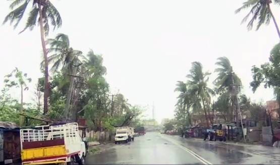 4 राज्यों में तू'फानी' खतरा, देखें प्रभावित इलाकों की तस्वीरें