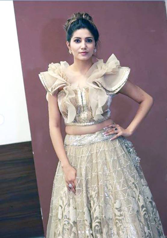 देसी क्वीन सपना का मॉर्डन लुक, टैटू फ्लॉन्ट करते हुए दिया पोज