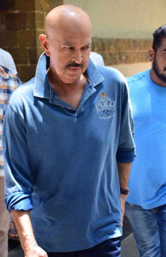 वीरू देवगन का निधन: अजय के दुख में शामिल हुए राकेश रोशन-जॉन अब्राहम