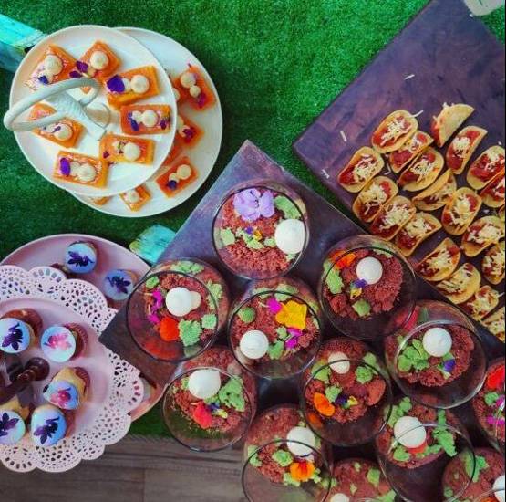 ईशा देओल की बेबी शावर पार्टी, गर्ल गैंग संग किया सेलिब्रेट