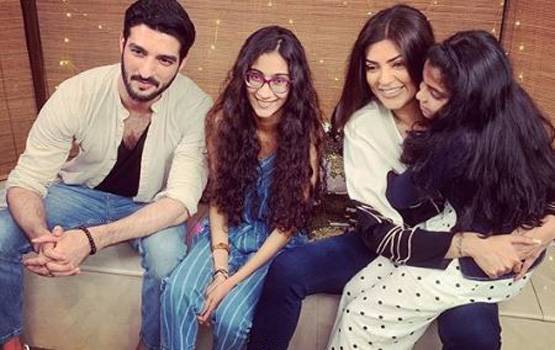 सुष्मिता सेन ने बाथटब में दिए पोज, बॉयफ्रेंड ने किया ऐसा कमेंट