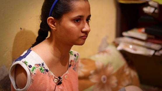 पैर से लिखकर 81% लाने वाली निष्ठा के आगे फीके हैं CBSE टॉपर्स