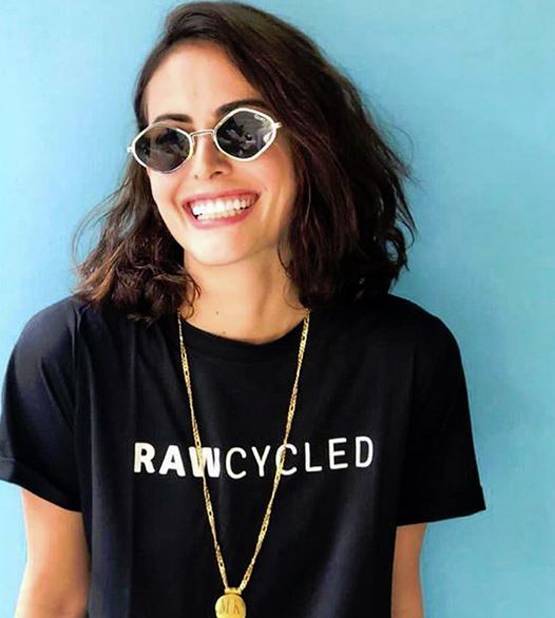 रमजान में पहनी बिकिनी तो भड़क गए लोग, ट्रोल हो रही हैं मंदाना करीमी