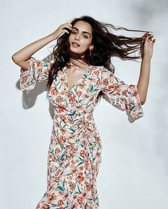 ब्लैक गाउन में मानुषी छिल्लर का ग्लैमरस अवतार, तस्वीरें वायरल