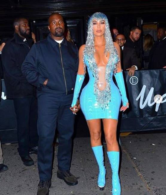 स‍िल्वर हेयर, मिनी ड्रेस, ऐसा था मेट गाला आफ्टर पार्टी में किम का लुक