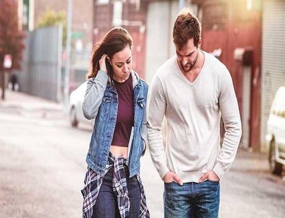 लड़कियों से बात करने में आती है शर्म? इन 3 चीजों से बढ़ाएं आत्मविश्वास