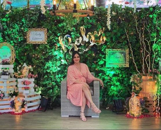 ईशा देओल की बेबी शावर पार्टी, गर्ल गैंग संग किया सेलिब्रेट