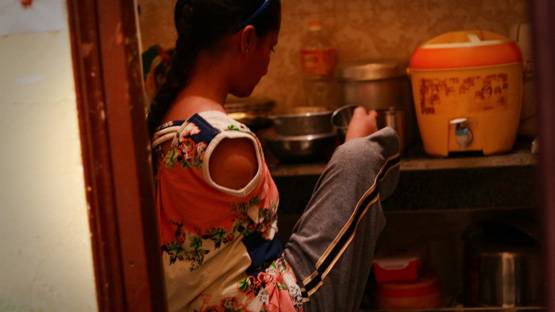 पैर से लिखकर 81% लाने वाली निष्ठा के आगे फीके हैं CBSE टॉपर्स