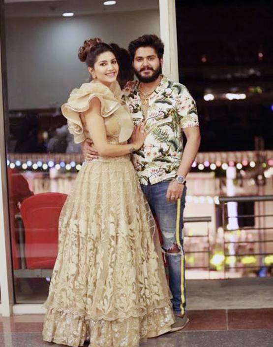 देसी क्वीन सपना का मॉर्डन लुक, टैटू फ्लॉन्ट करते हुए दिया पोज