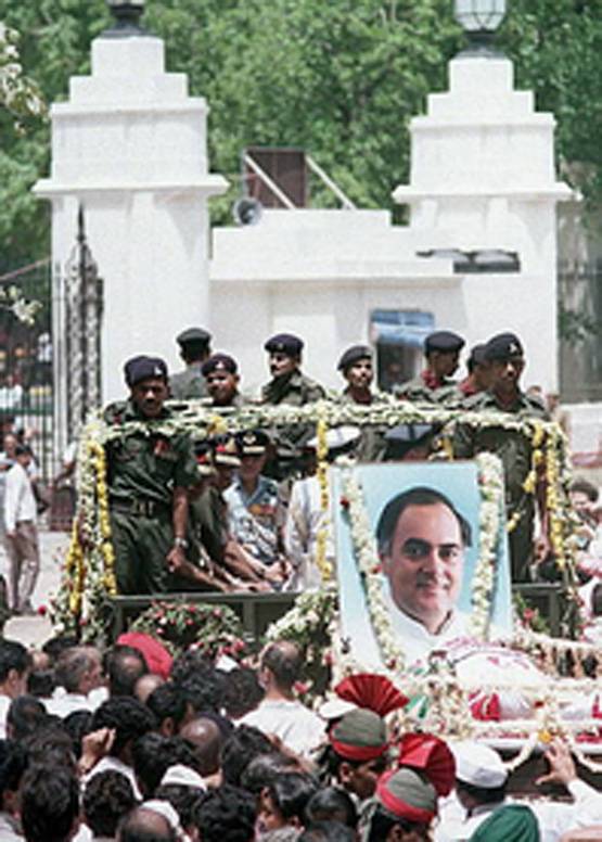 "Accidental प्राइम मिनिस्टर": मां की हत्या के दिन ली थी PM की शपथ