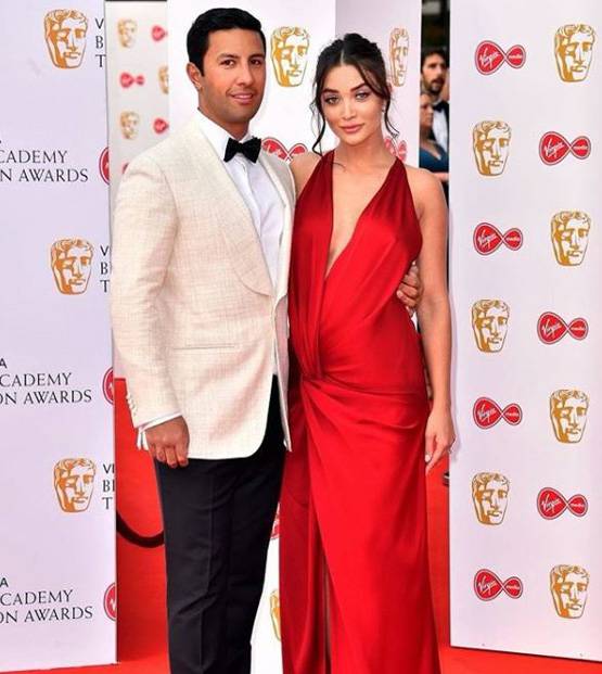 बॉयफ्रेंड संग हॉलीडे एंजॉय कर रहीं एमी जैक्सन, यूं फ्लॉन्ट किया बेबी बंप