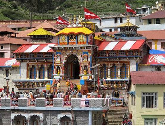 6 महीने बाद खुले केदारनाथ धाम के कपाट, दर्शन को उमड़े श्रद्धालु