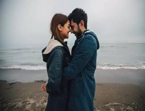 लड़कियों से बात करने में आती है शर्म? इन 3 चीजों से बढ़ाएं आत्मविश्वास