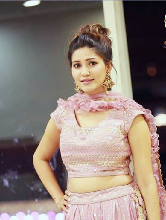 देसी क्वीन सपना का मॉर्डन लुक, टैटू फ्लॉन्ट करते हुए दिया पोज