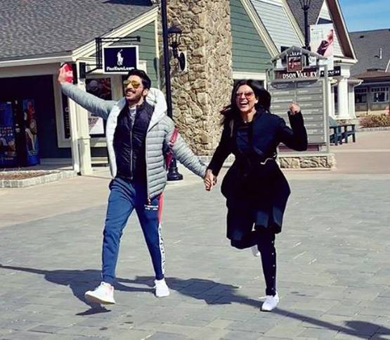 सुष्मिता सेन ने बाथटब में दिए पोज, बॉयफ्रेंड ने किया ऐसा कमेंट