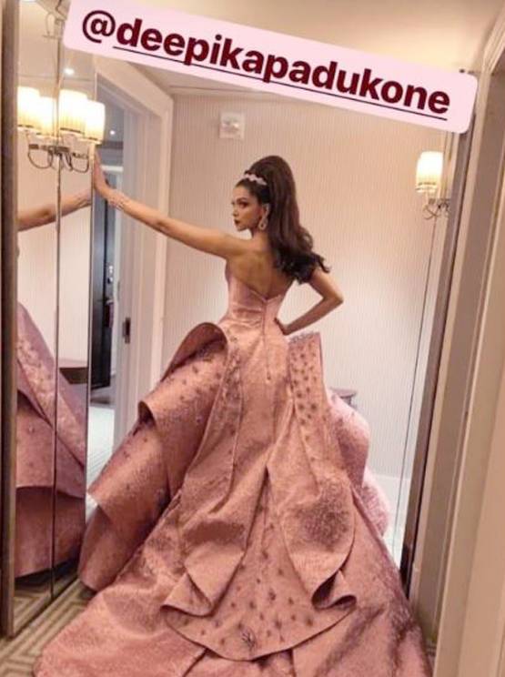 ड‍िजनी प्र‍िंसेस लुक में दीप‍िका की मेट गाला 2019 में एंट्री, ऐसा है लुक