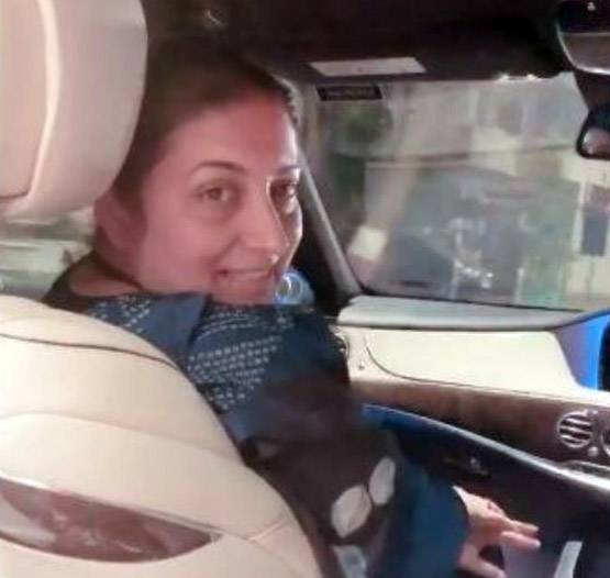 अमेठी में पूरी हुई मन्नत, नंगे पांव स‍िद्धि‍व‍िनायक के दर पहुंचीं स्मृति ईरानी