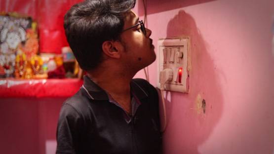 पैर से लिखकर 81% लाने वाली निष्ठा के आगे फीके हैं CBSE टॉपर्स