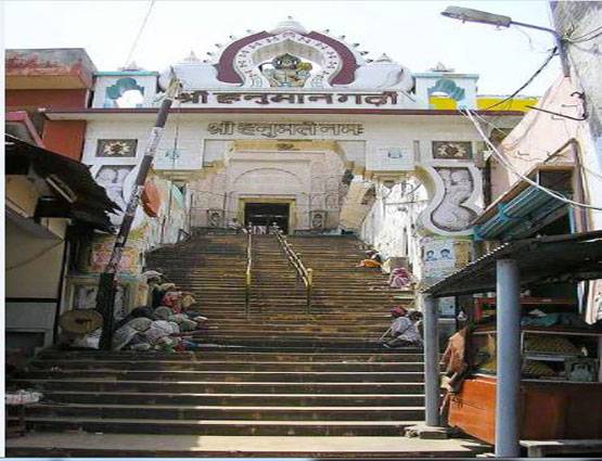 अयोध्या: हनुमान गढ़ी के महंत चुनाव में क्यों नहीं डाल पाते वोट?