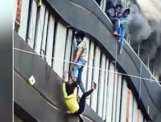 Surat Fire: अपना रिजल्ट नहीं देख पाईं ये 3 छात्राएं, एक दिन पहले मौत