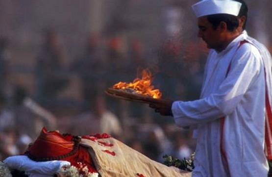 "Accidental प्राइम मिनिस्टर": मां की हत्या के दिन ली थी PM की शपथ