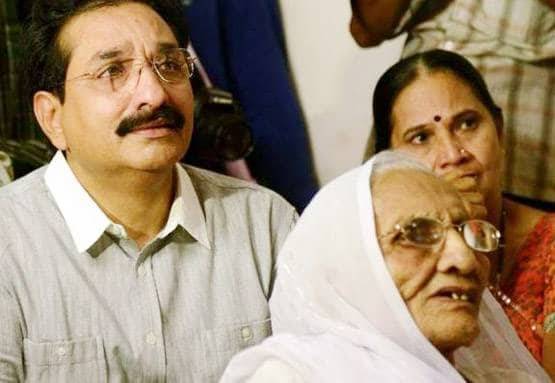 जानें, कौन-कौन है पीएम मोदी के परिवार में और क्या काम करते हैं?