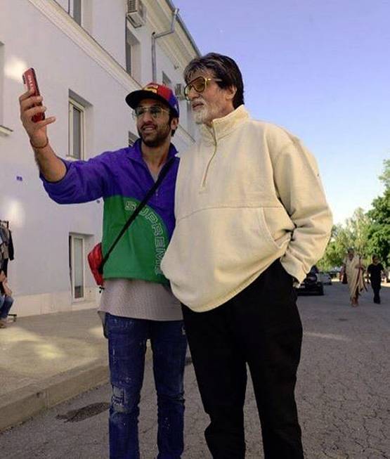 मिस्ट्री थ्रिलर फिल्म में नजर आएंगे अमिताभ, न्यू लुक में दिखा अलग अंदाज