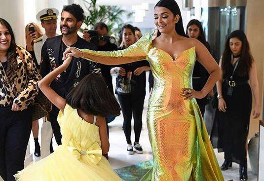 कान्स में छाया ऐश्वर्या का गोल्डन मर्मेड गाउन, जूलरी है बेहद खास