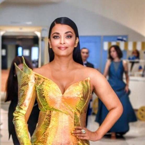 कान्स में छाया ऐश्वर्या का गोल्डन मर्मेड गाउन, जूलरी है बेहद खास