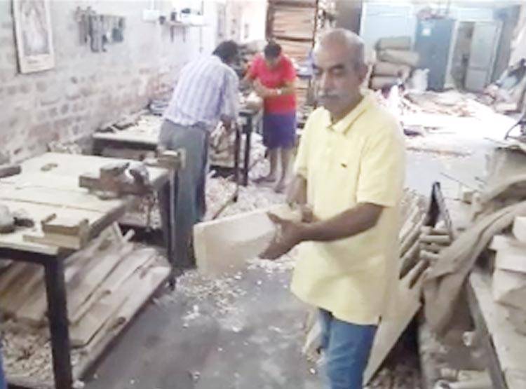 यहां बनते हैं धोनी के बैट, वर्ल्ड कप के लिए कराए ये खास बदलाव