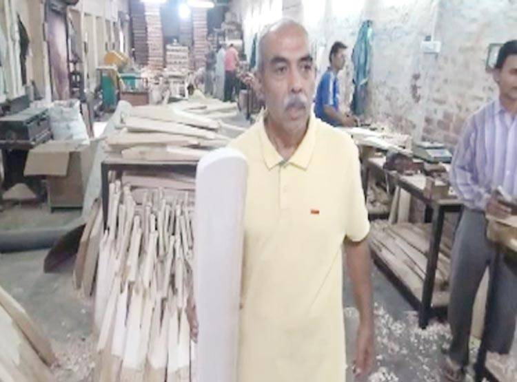 यहां बनते हैं धोनी के बैट, वर्ल्ड कप के लिए कराए ये खास बदलाव