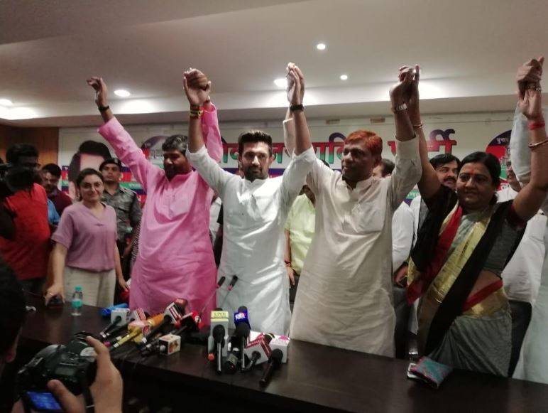 पति-पत्नी, मां-बेटा, पिता-पुत्र... इस बार लोकसभा में परिवार ही परिवार!