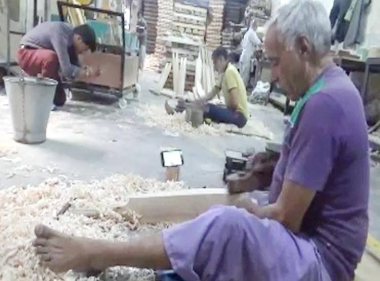 यहां बनते हैं धोनी के बैट, वर्ल्ड कप के लिए कराए ये खास बदलाव