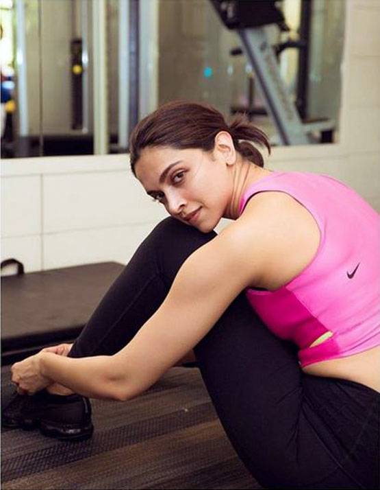 जिम में दीपिका पादुकोण की पुशअप्स प्रैक्टिस, वायरल हुई तस्वीरें