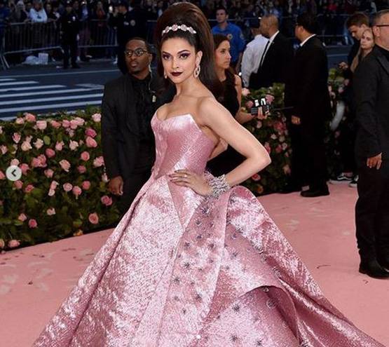 क्या प्रेग्नेंट हैं दीपिका पादुकोण? सोशल मीडिया पर वायरल है ये तस्वीर