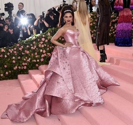 क्या प्रेग्नेंट हैं दीपिका पादुकोण? सोशल मीडिया पर वायरल है ये तस्वीर